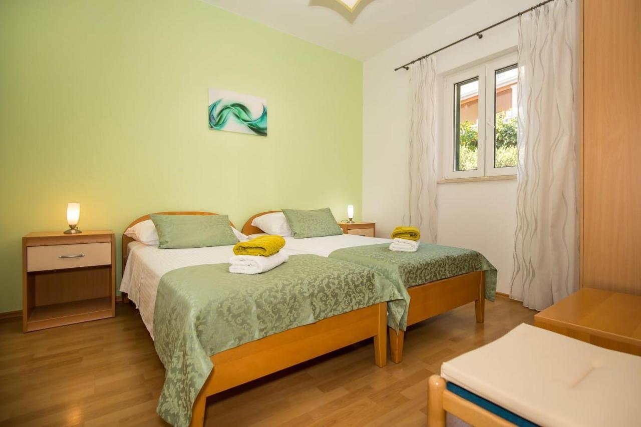 Apartmani Filipic Bol Bagian luar foto